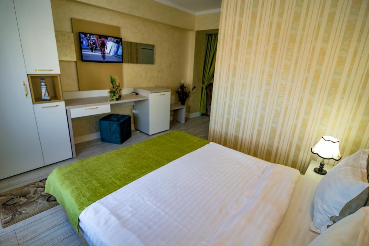 Floare De Iris Hotel Vama Veche Ngoại thất bức ảnh