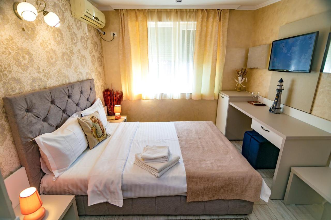 Floare De Iris Hotel Vama Veche Ngoại thất bức ảnh